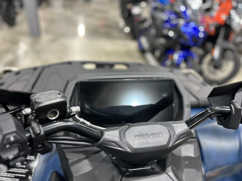 New 2025 Can-Am OUTLANDER MAX LIMITED 1000R Image 9