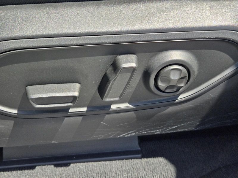 Used 2023 Jeep Grand Cherokee L Laredo 4x2