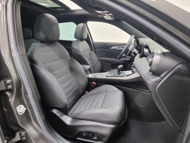 Used 2024 Alfa Romeo Tonale Veloce Premium AWD w/SunroofImage 5