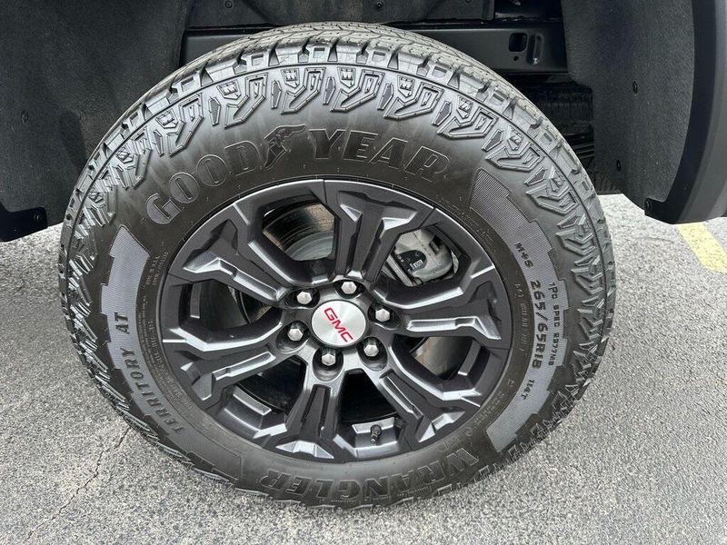 2023 GMC Canyon ElevationImage 33