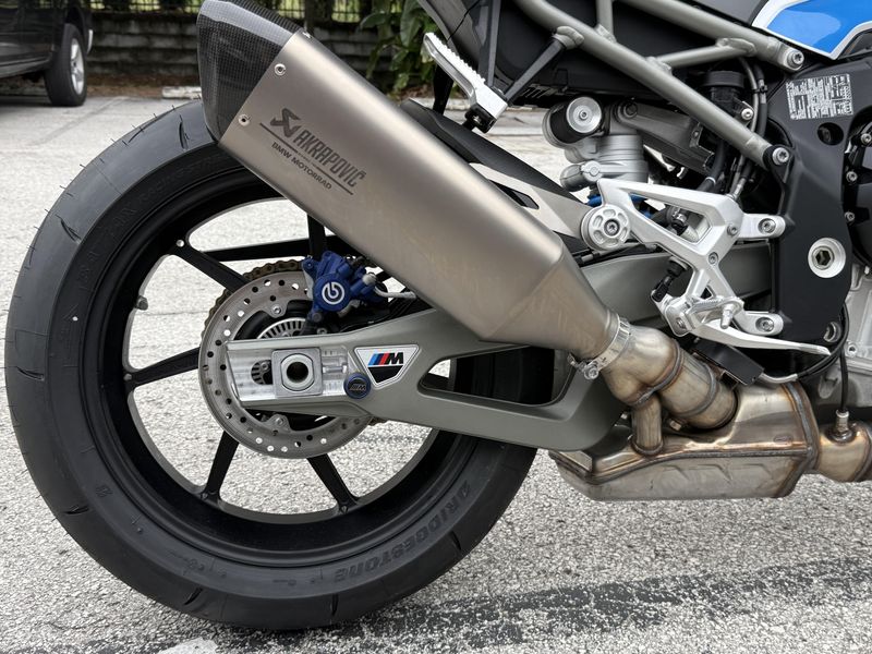 2026 BMW M 1000 R