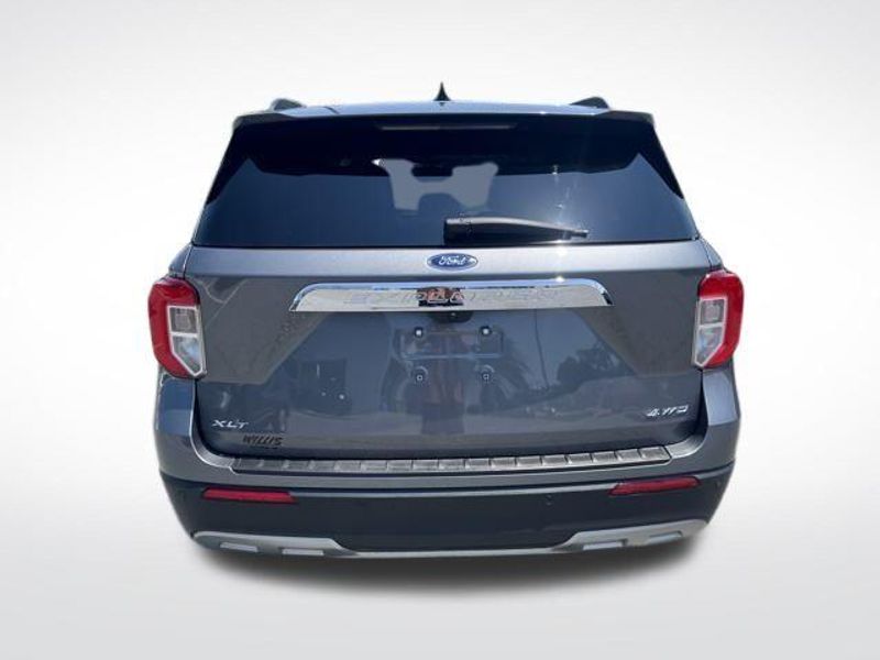 Used 2024 Ford Explorer XLT