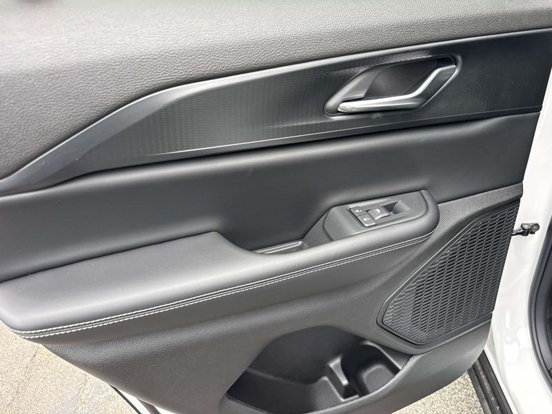 New 2026 Jeep Grand Cherokee Laredo 4x2