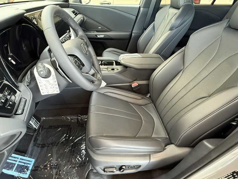 2025 LEXUS TX 500 500h F SPORT PremiumImage 18