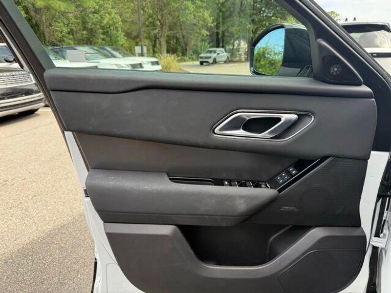Used 2025 Land Rover Range Rover Velar Dynamic SE