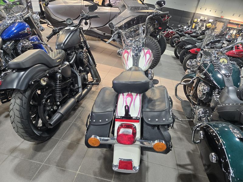 USED 2017 HARLEY SOFTAIL HERITAGE CLASSIC Image 5