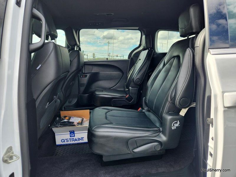 2025 Chrysler Voyager LXImage 59
