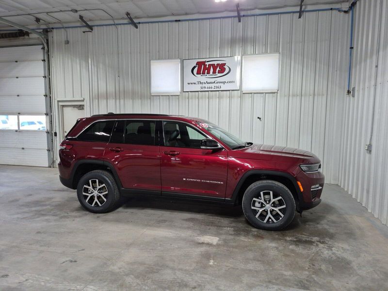 2025 Jeep Grand Cherokee Limited 4x4Image 2