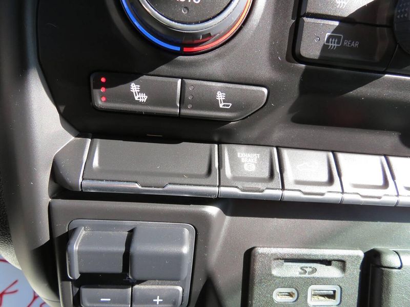 Used 2022 Chevrolet Silverado 2500HD LT 4x4 4dr Crew Cab SBImage 19
