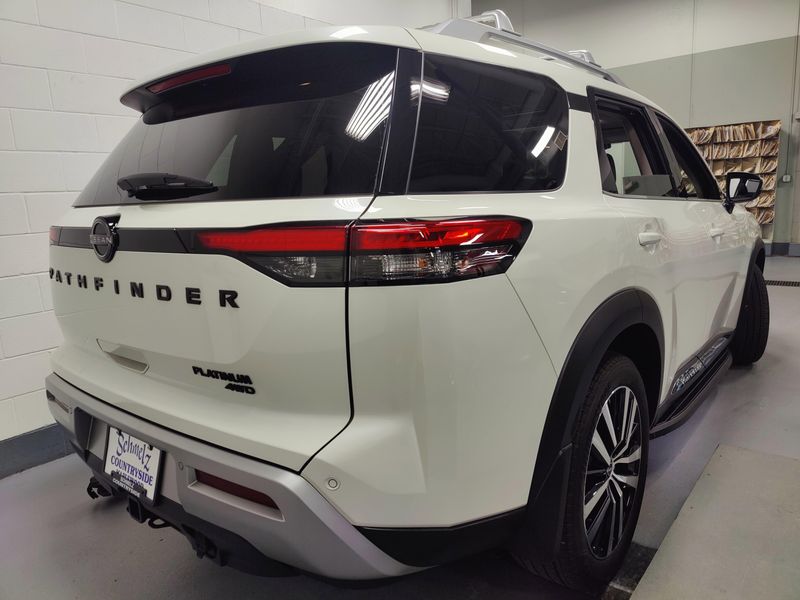 2023 Nissan Pathfinder Platinum V6 AWD BlackImage 16