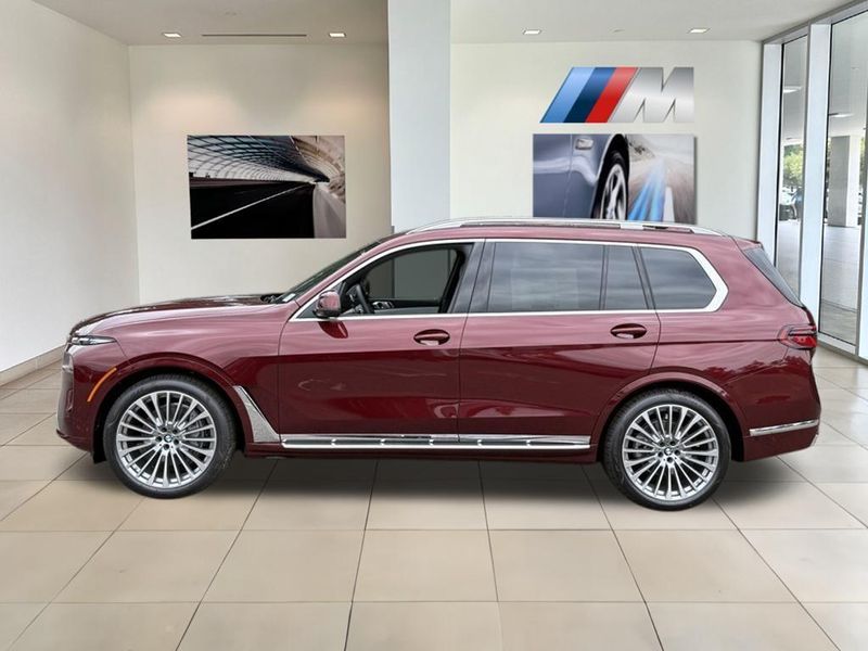 2025 BMW X7 xDrive40iImage 9