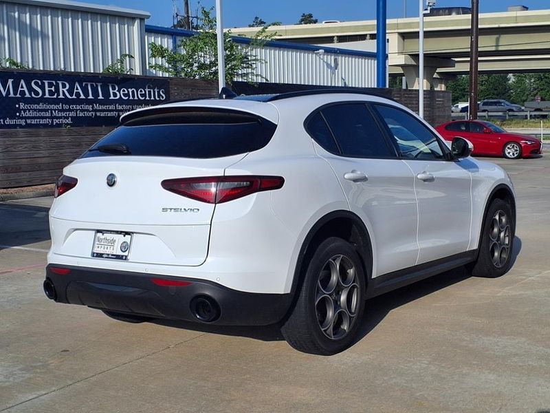 2022 Alfa Romeo Stelvio SprintImage 2