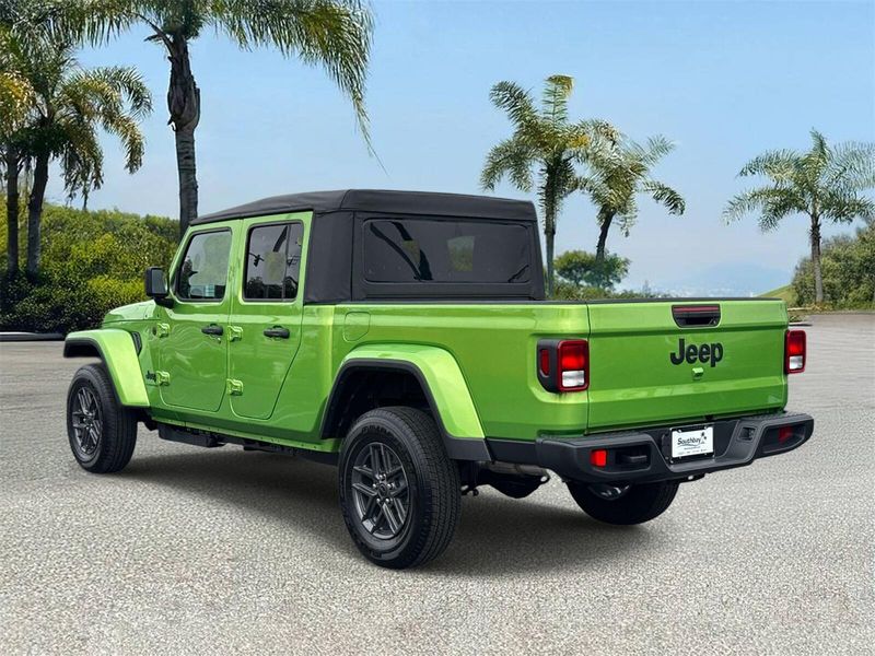 New 2026 Jeep Gladiator Sport S 4x4