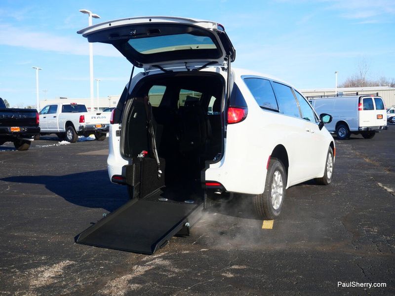 New 2026 Chrysler Voyager LX