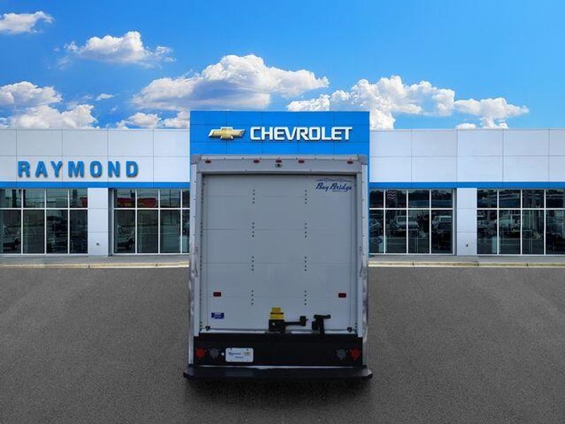 New 2025 Chevrolet Express 3500 Work VanImage 5