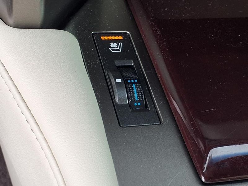 2019 Lexus GX 460 460Image 24