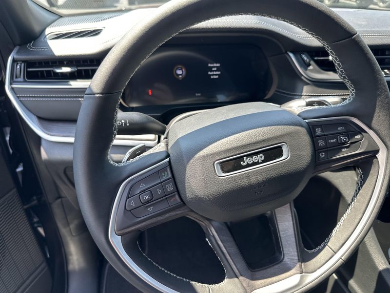 New 2025 Jeep Grand Cherokee L Limited 4x4Image 25