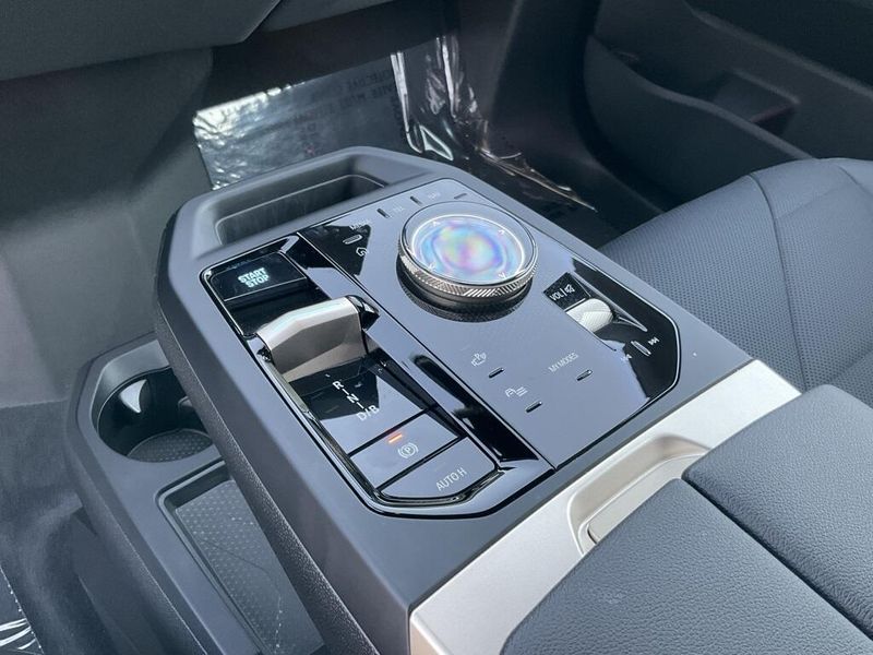 2025 BMW iX xDrive50Image 26