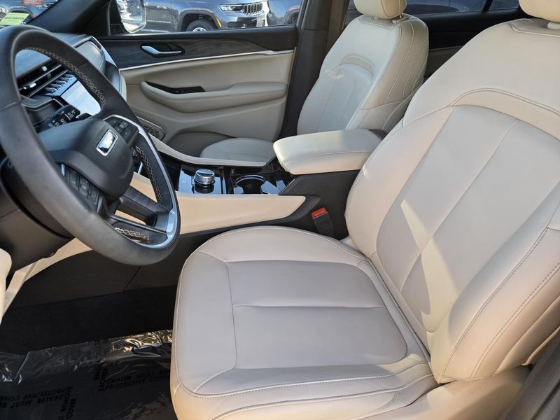 Used 2023 Jeep Grand Cherokee L Limited 4x2