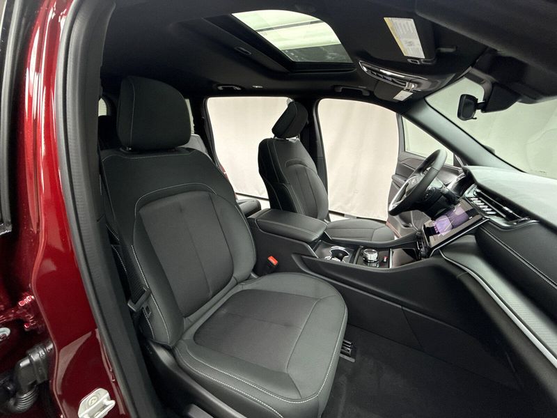 New 2025 Jeep Grand Cherokee L Laredo X 4x4Image 20