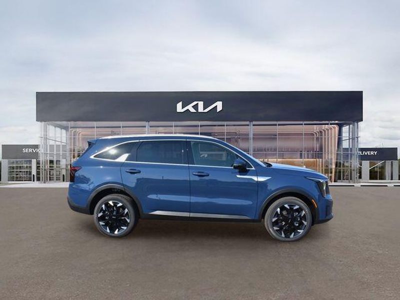 New 2026 Kia Sorento EXImage 2