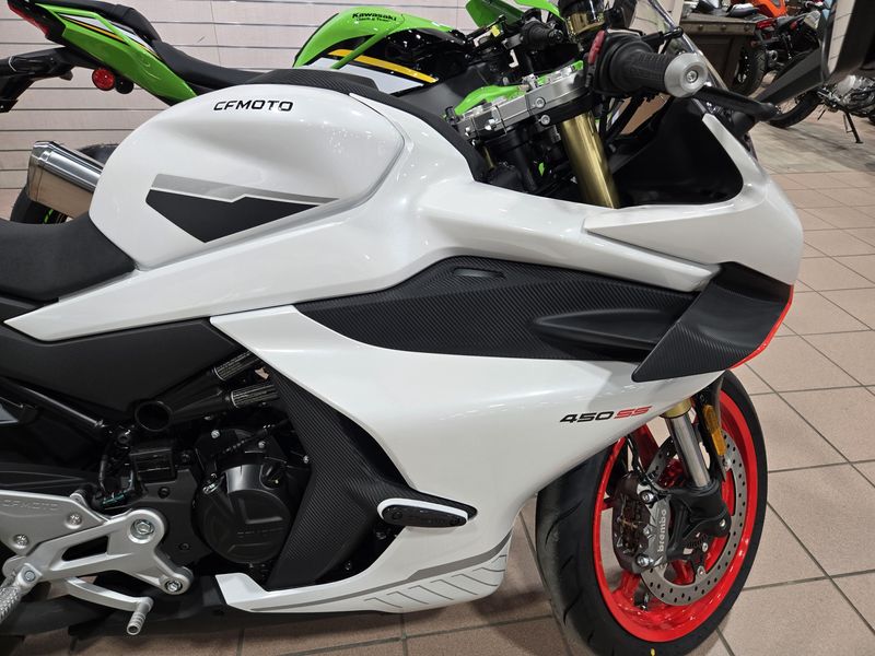 2025 CFMOTO 450SS NEBULA WHITEImage 6