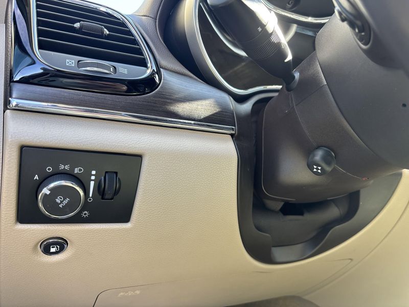 Used 2020 Jeep Grand Cherokee OverlandImage 30