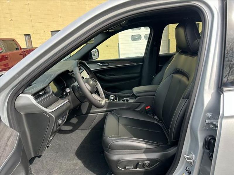 2025 Jeep Grand Cherokee Limited 4x4Image 12