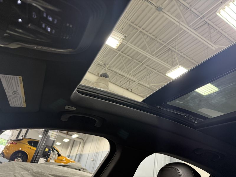 Used 2023 Alfa Romeo Stelvio Ti AWD w/Sunroof & NavImage 6