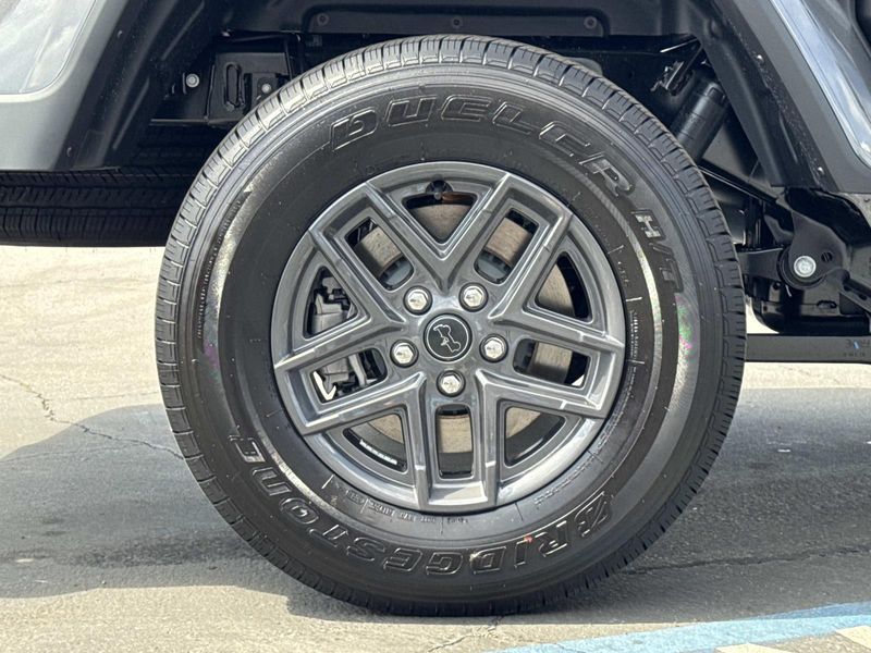 New 2026 Jeep Gladiator Sport S 4x4