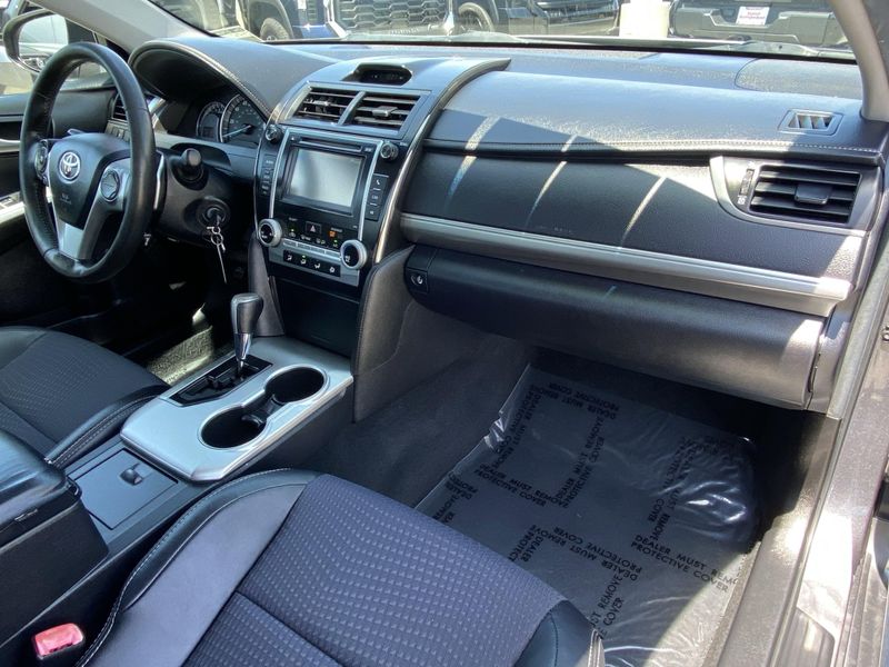 2012 Toyota Camry SEImage 10