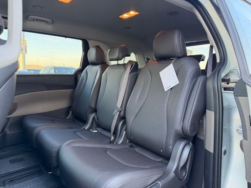 New 2026 Kia Carnival Hybrid EXImage 15