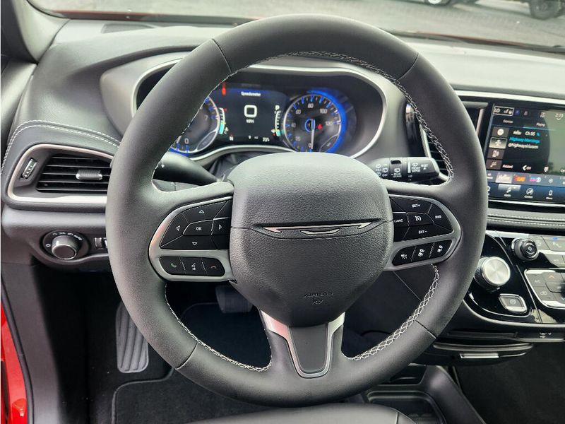 New 2027 Chrysler Pacifica Select