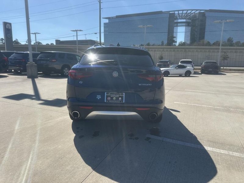 Used 2018 Alfa Romeo Stelvio TiImage 6