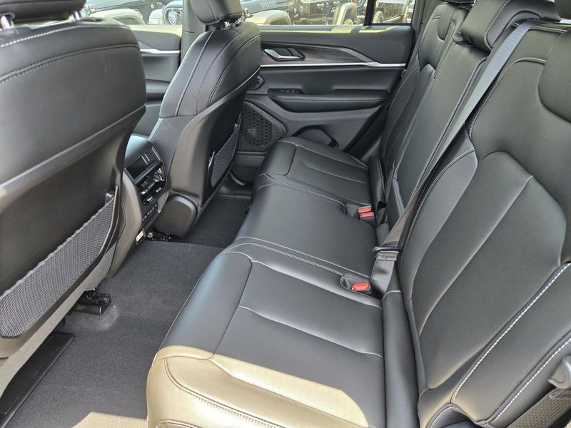 New 2026 Jeep Grand Cherokee Limited 4x2