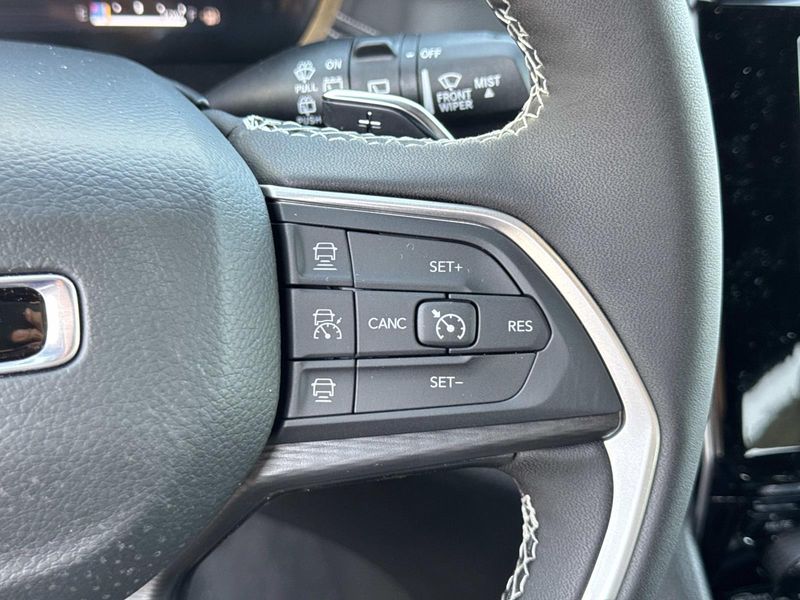 New 2026 Jeep Grand Cherokee Laredo X 4x2