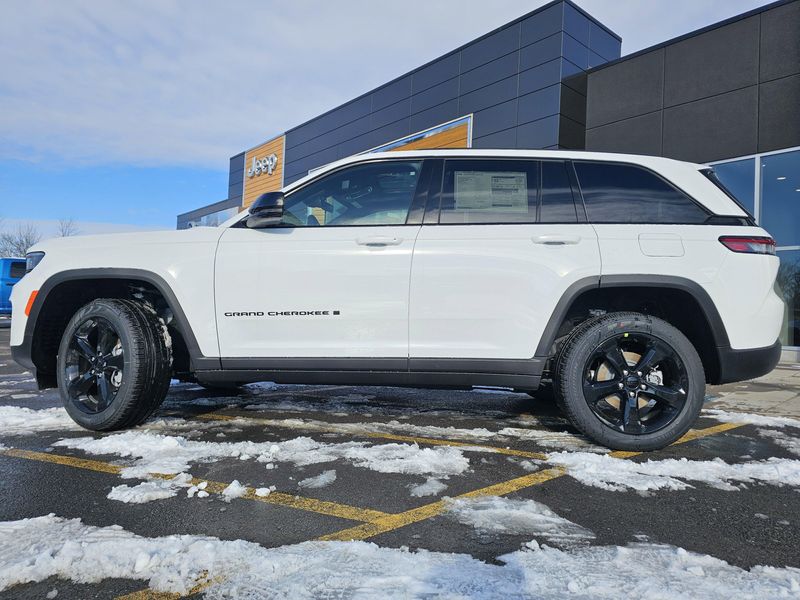 New 2025 Jeep Grand Cherokee Limited 4x4Image 8