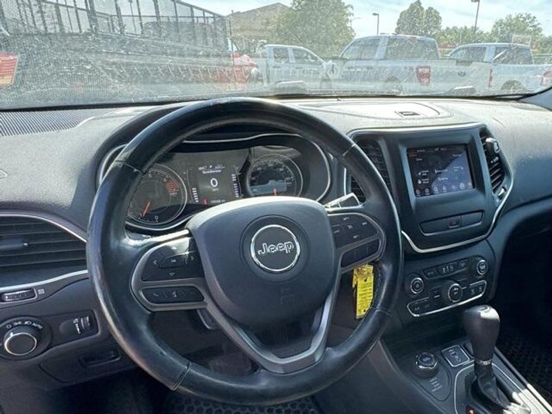 Used 2020 Jeep Cherokee LatitudeImage 9