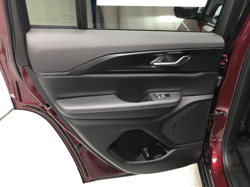 New 2026 Jeep Grand Cherokee Laredo X 4x4Image 8