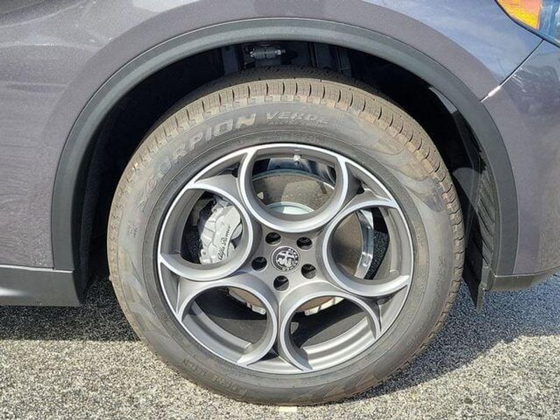 2025 Alfa Romeo Stelvio Sprint Base photo 4