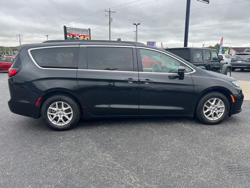 2022 Chrysler Pacifica Touring LImage 9