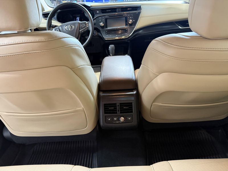 Used 2018 Toyota Avalon LimitedImage 19