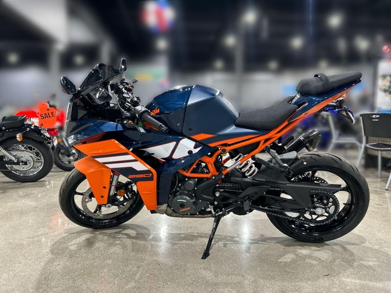 New 2024 KTM RC 390 Image 18