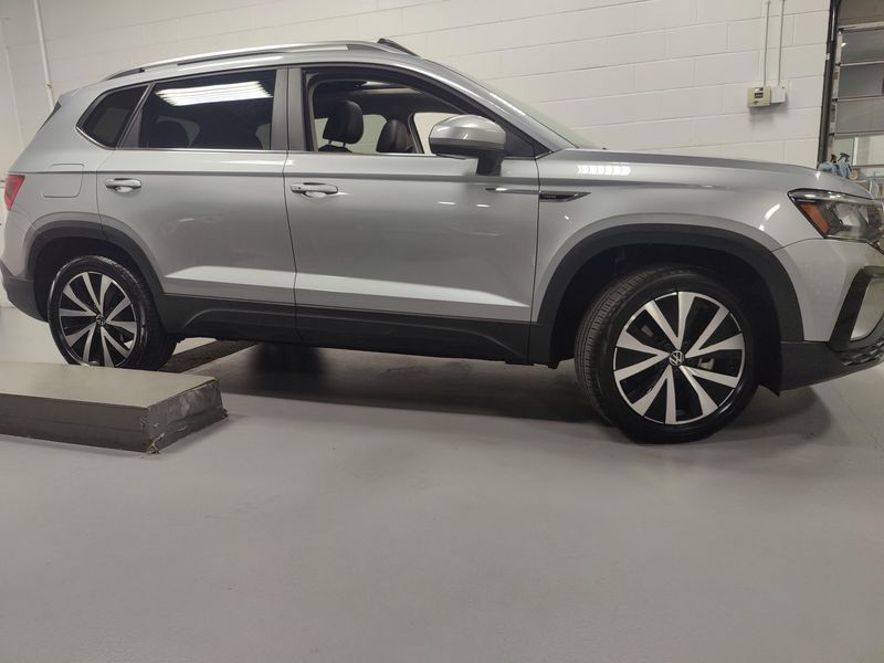 Used 2022 Volkswagen Taos SEAWD w/SunroofImage 3