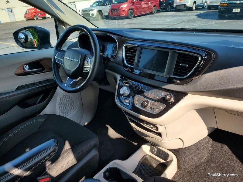 Used 2023 Chrysler Voyager LXImage 27