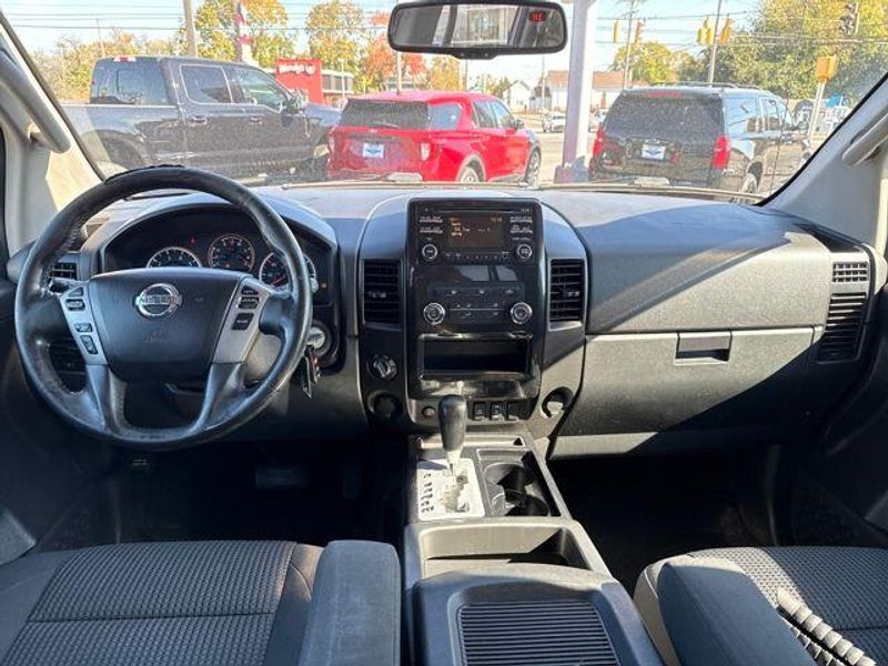 2014 Nissan Titan SV