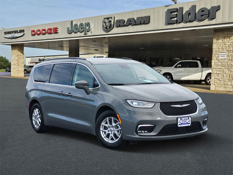 2022 Chrysler Pacifica Touring LImage 1