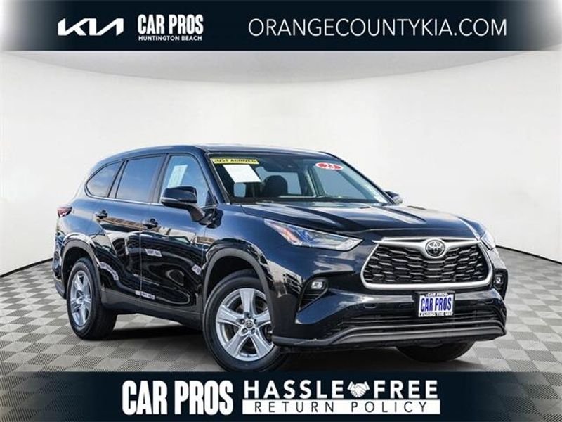 2023 Toyota Highlander LEImage 1