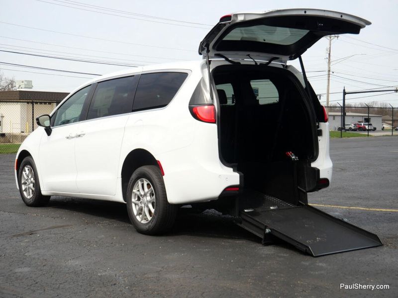 New 2026 Chrysler Voyager Lx