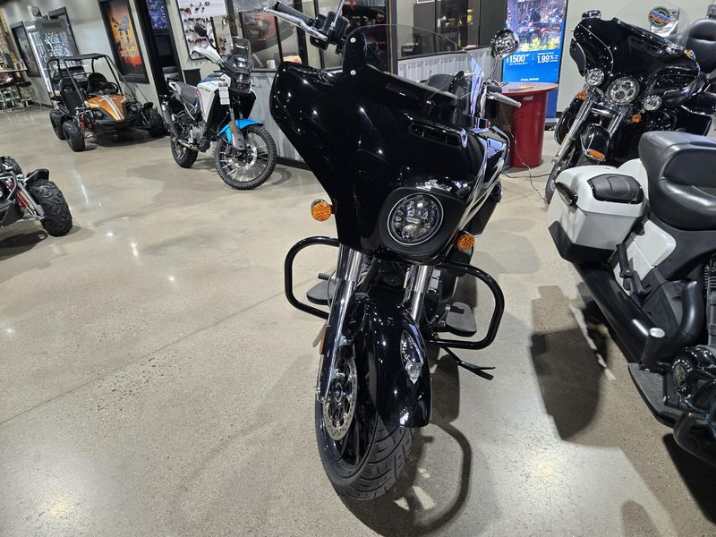 Used 2022 Indian Motorcycle CHIEFTAIN BLACK METALLIC 49ST BASE Image 9